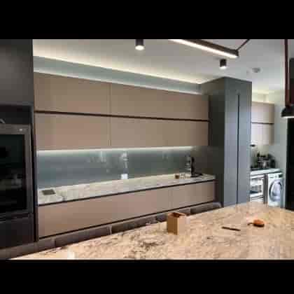 شیشه ی بین کابینتی